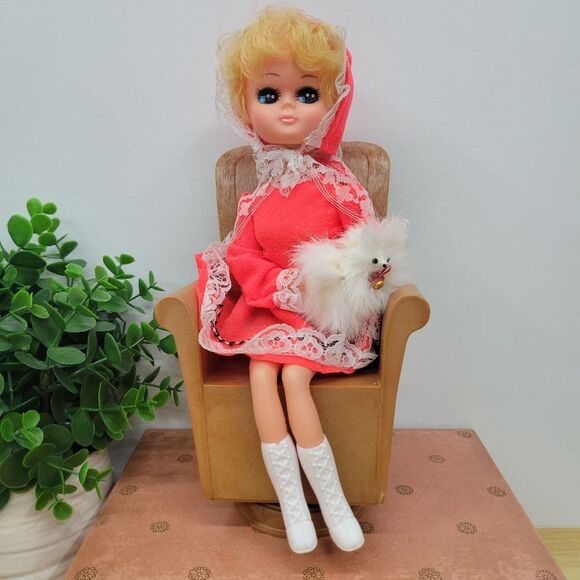 Vintage Kitschy Musical Doll – Plays “It’s a Small World” 🎶 - Picture 3 of 11